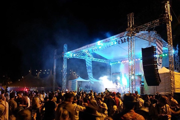Structures_Speakers_Stage_Truss_LED-Screen_Support