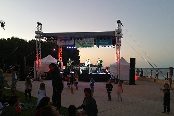 Structures_Speakers_Truss_Stage_Convert_Lighting_Speakers